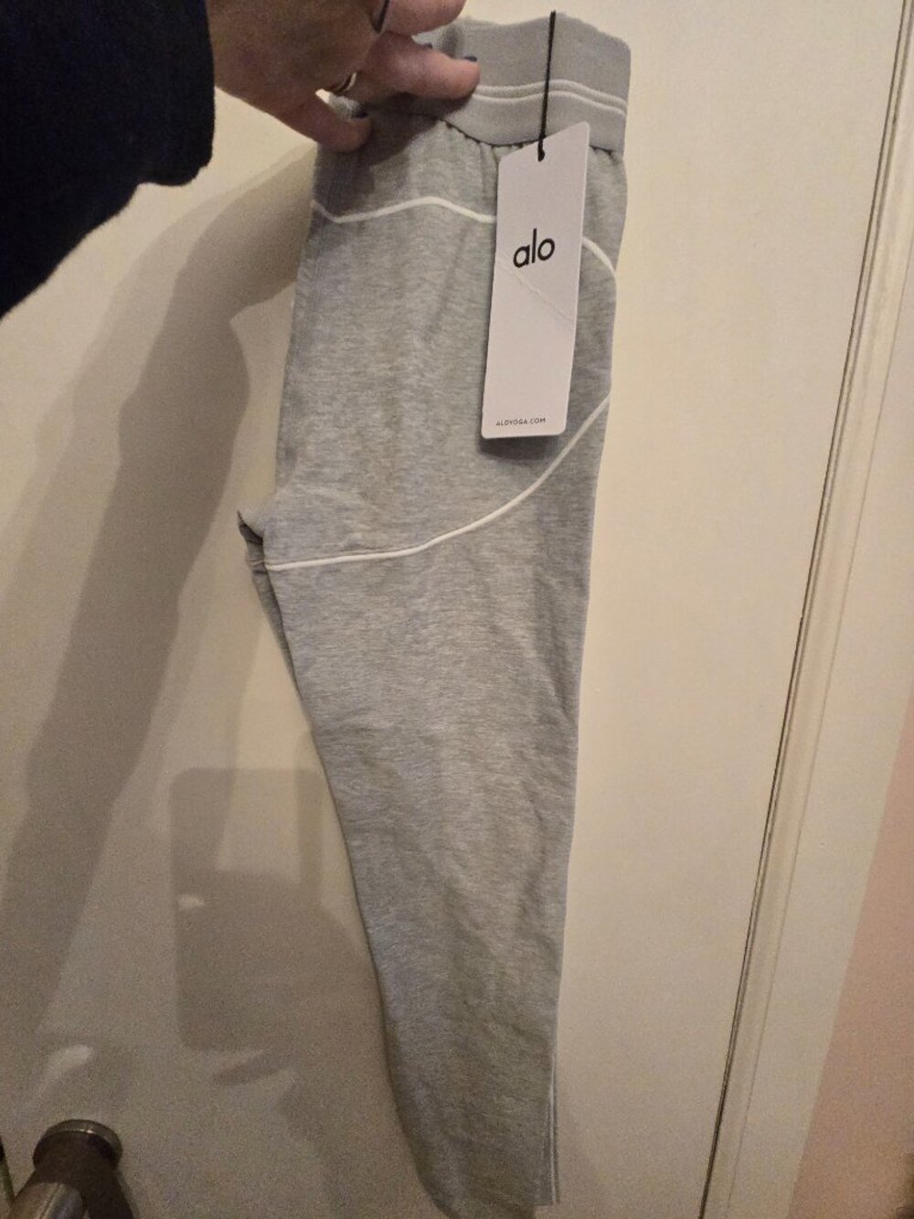 Alo Set... Sport Bra With Matching Leggings! - Picture 4 of 6